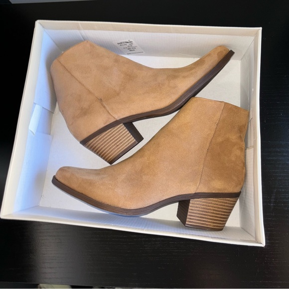 Women Beige Boots BP - Picture 12 of 12